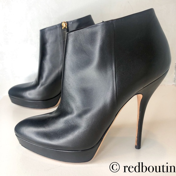 Gucci Shoes - Gucci Black leather ankle boots booties size 40